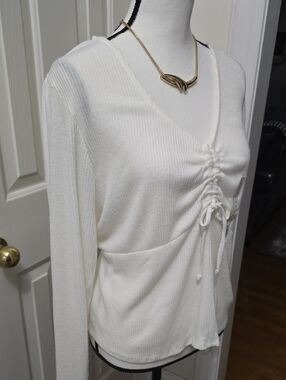 SO BRAND WOMENS JUNIOR PLUS PULLOVER RIBBED TOP COLOR IS "COCONUT WHITE" SIZE 2X